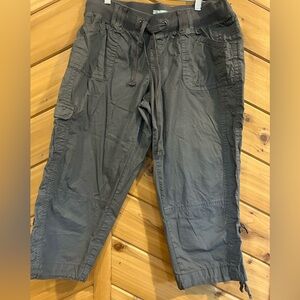 Women’s Cargo Capris.